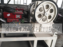 Crawler-type mobile crusher